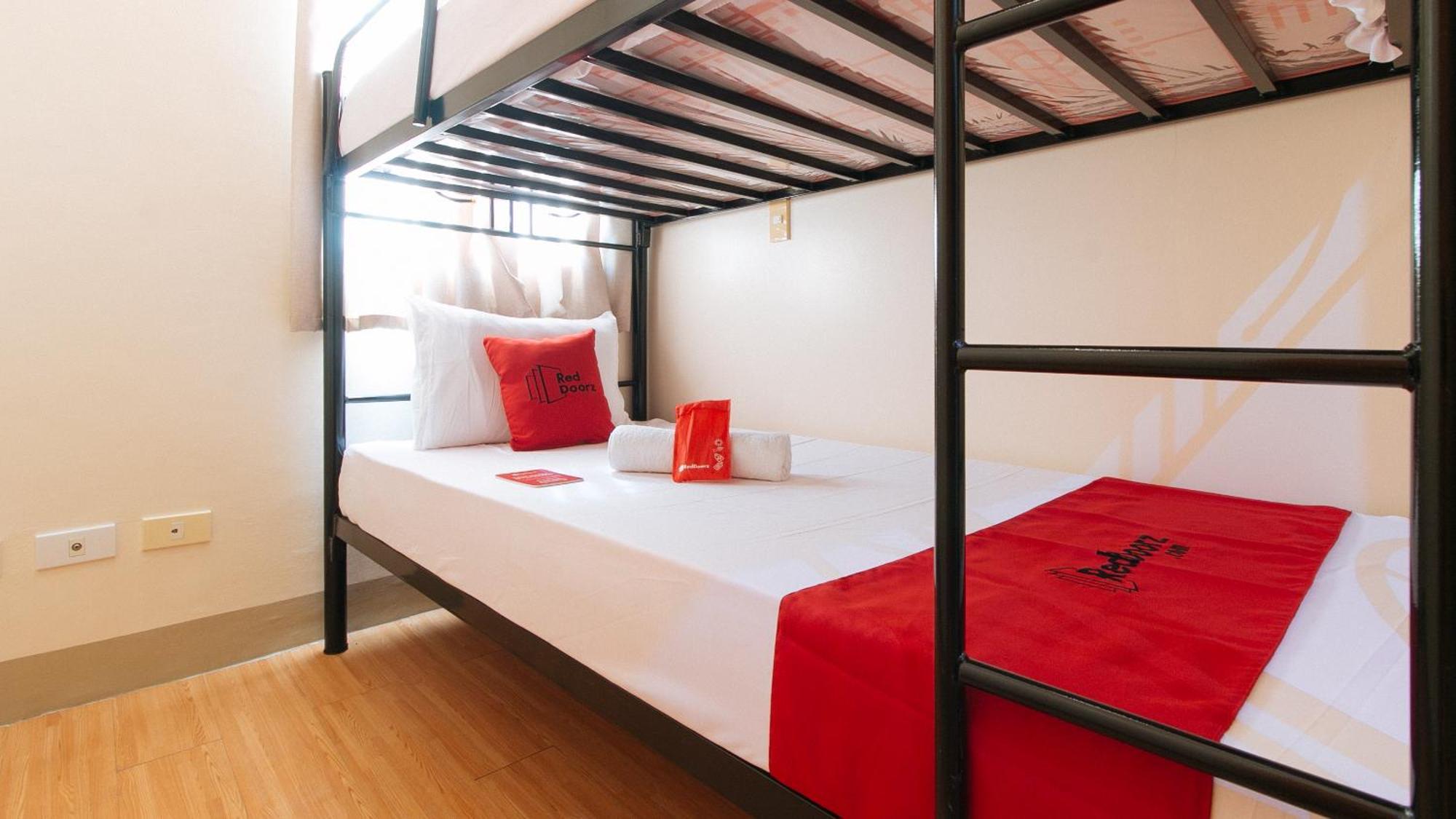 Reddoorz Plus At Alpina Heights Paranaque Paranaque City Esterno foto