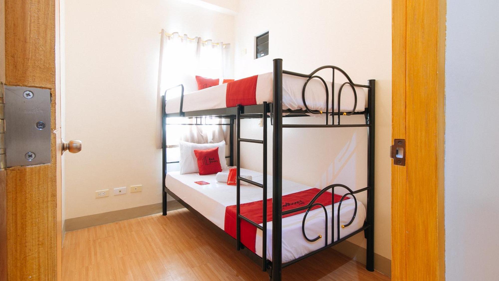 Reddoorz Plus At Alpina Heights Paranaque Paranaque City Esterno foto