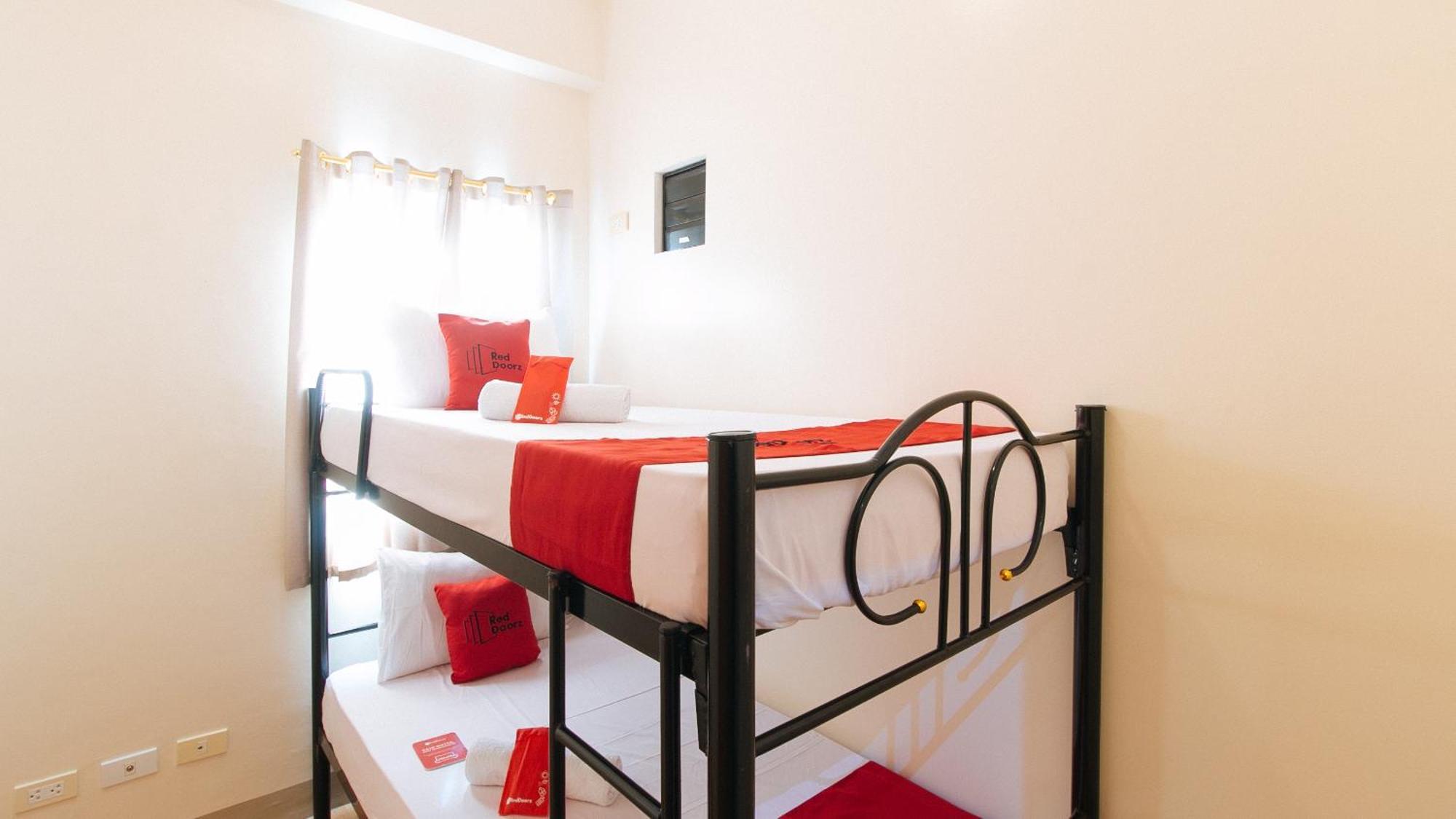 Reddoorz Plus At Alpina Heights Paranaque Paranaque City Esterno foto