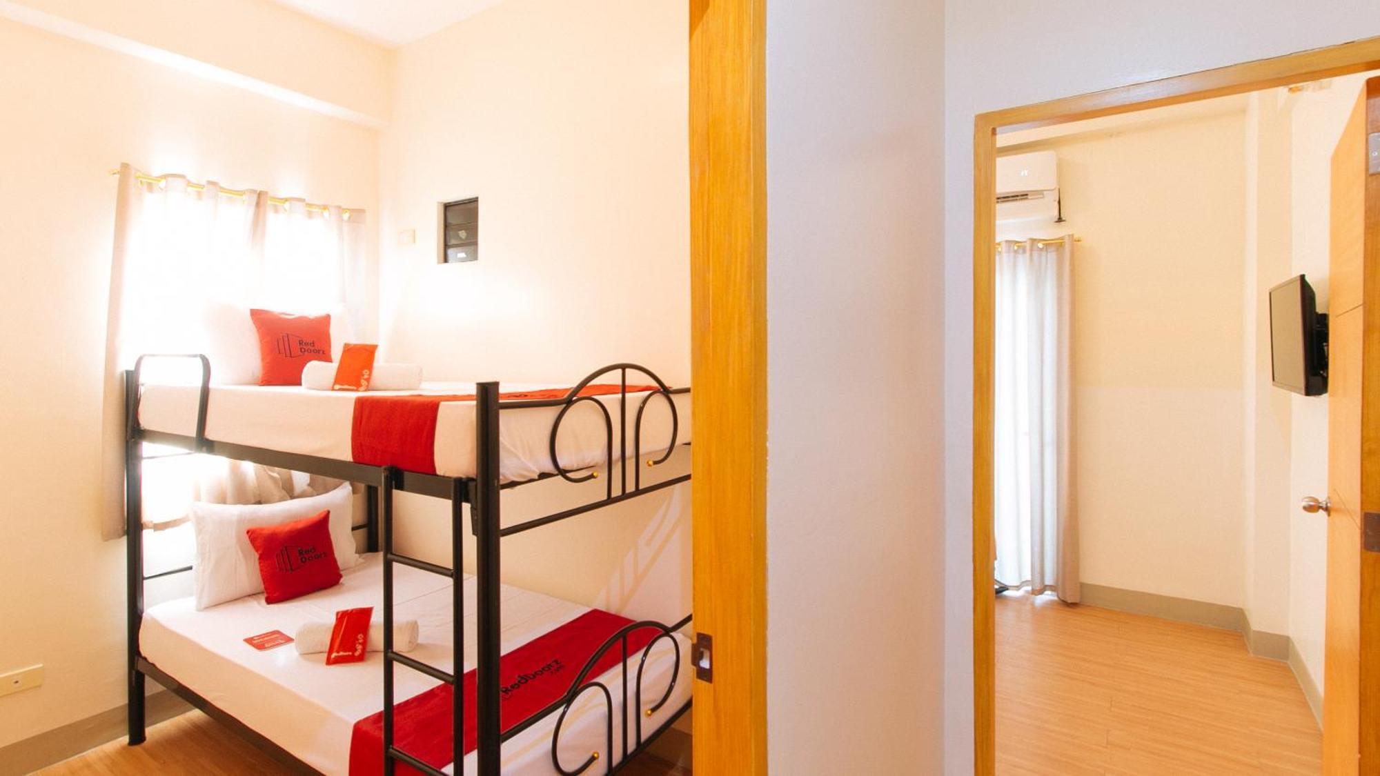 Reddoorz Plus At Alpina Heights Paranaque Paranaque City Esterno foto