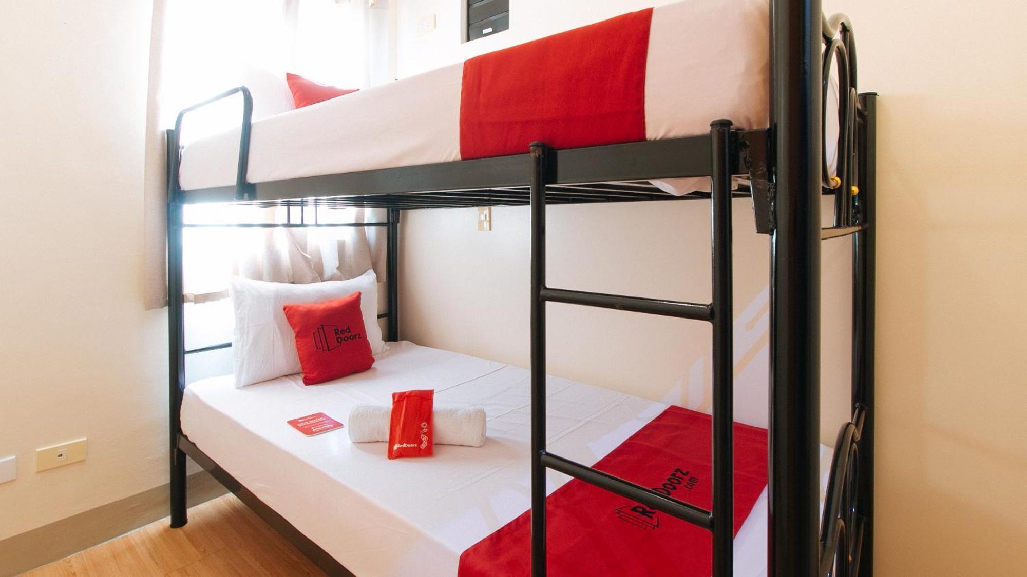 Reddoorz Plus At Alpina Heights Paranaque Paranaque City Esterno foto