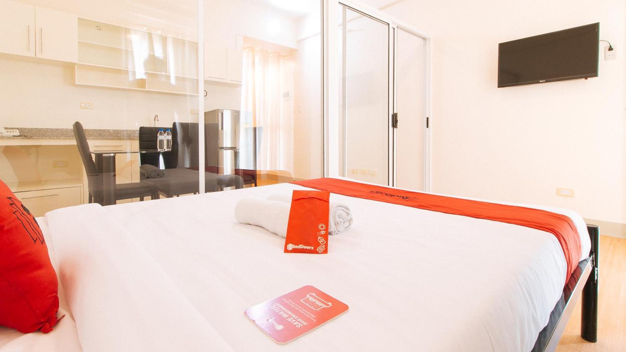Reddoorz Plus At Alpina Heights Paranaque Paranaque City Esterno foto