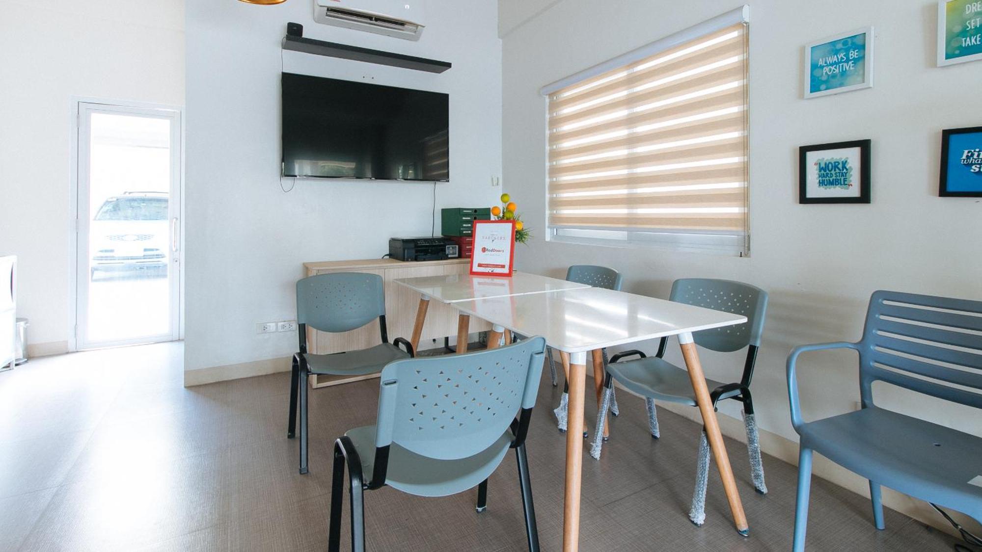 Reddoorz Plus At Alpina Heights Paranaque Paranaque City Esterno foto