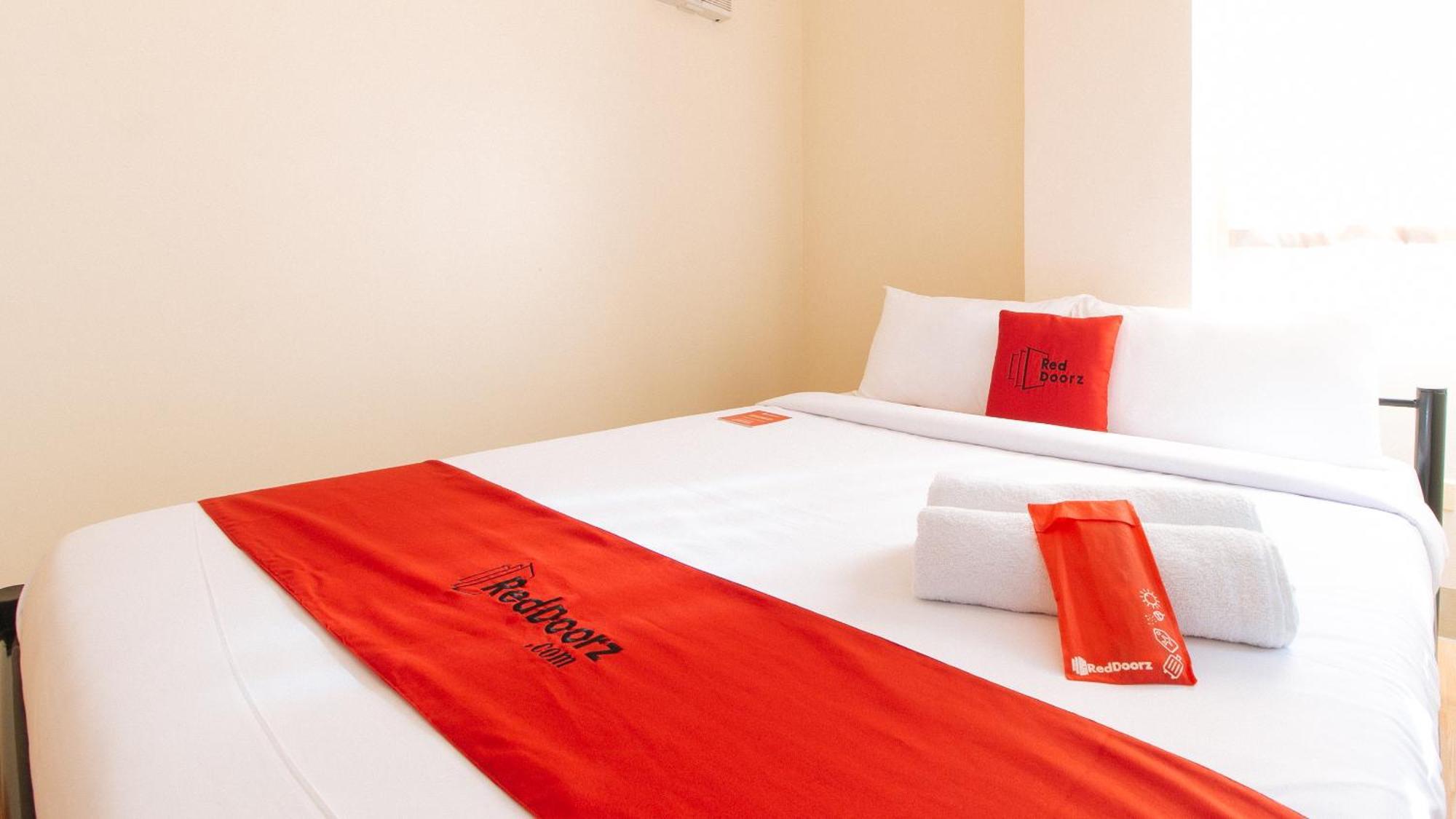 Reddoorz Plus At Alpina Heights Paranaque Paranaque City Esterno foto